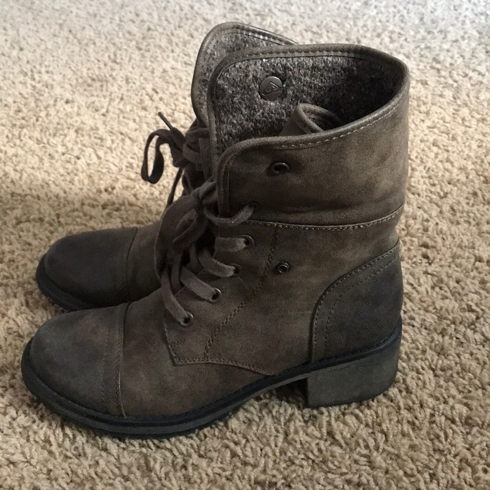 Combat boots